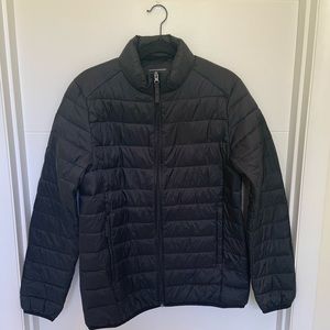 Amazon Essentials Men's Lightweight Water-Resistant Packable Puffer Jacket